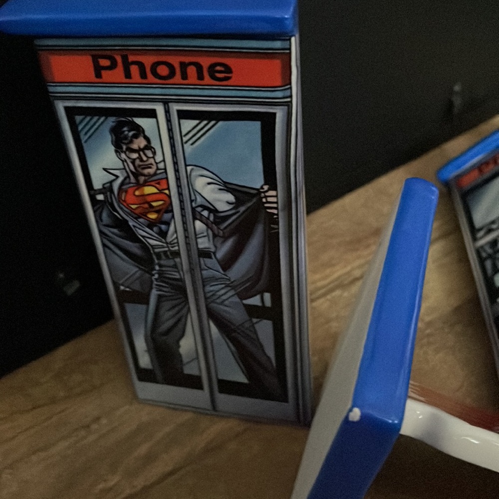 Superman Telephone Booth Salt and Pepper Shaker. - Picture 10 of 12